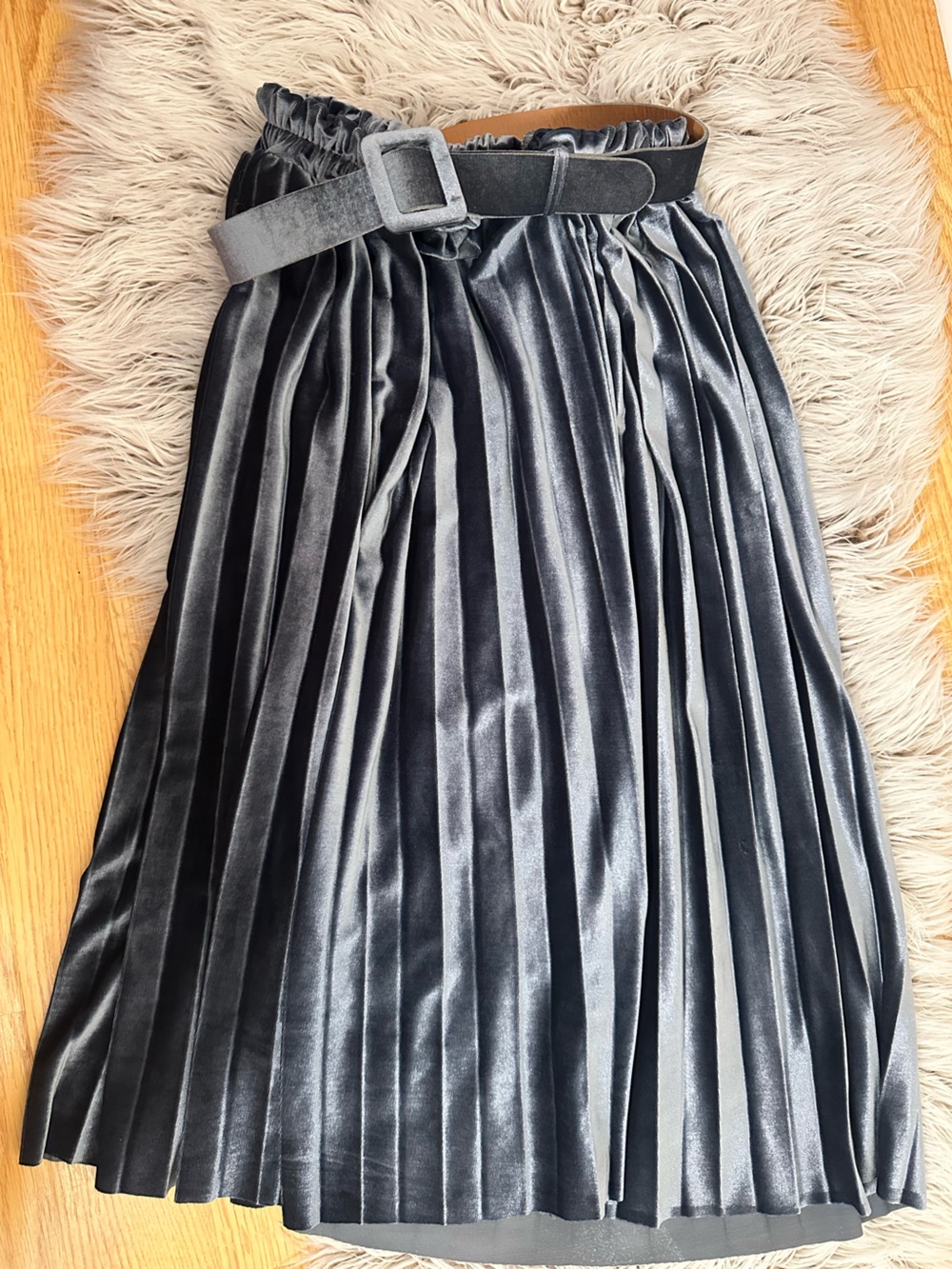Women’s Pleated Metallic Gray Skirt with Belt